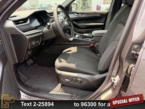 Used 2025 Jeep Grand Cherokee L Laredo RWD image 8