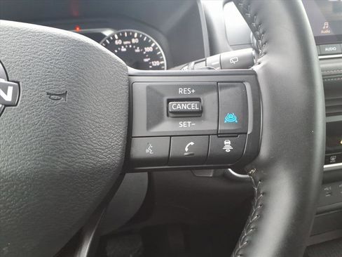 Used 2025 Nissan Rogue SV image 24