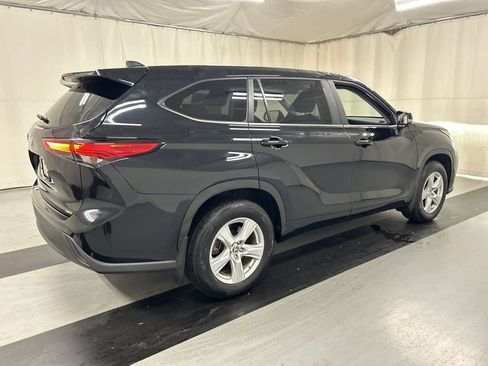 Used 2023 Toyota Highlander L AWD/4WD image 2