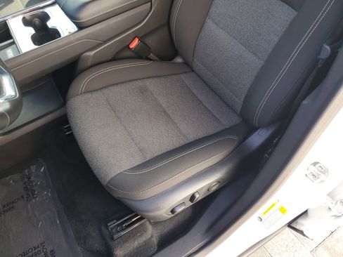 Used 2025 GMC Acadia Elevation image 21