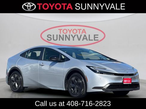 Used 2025 Toyota Prius LE image 10