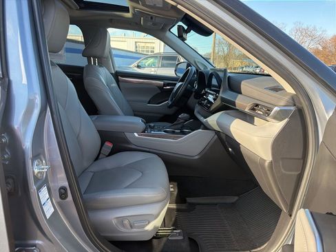Used 2022 Toyota Highlander Limited image 27
