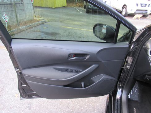 Used 2022 Toyota Corolla LE image 9