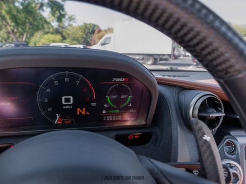 Used 2018 McLaren 720S Luxury image 28