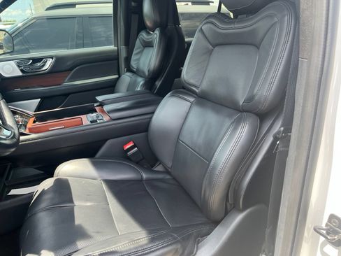 Used 2023 Lincoln Navigator Reserve AWD/4WD image 7