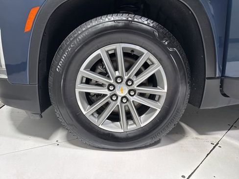 Used 2023 Chevrolet Traverse LT image 8