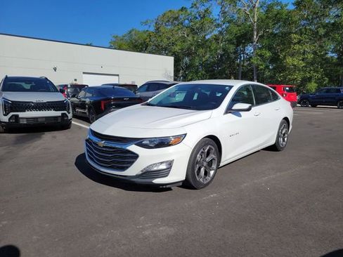 Used 2021 Chevrolet Malibu LT FWD image 4
