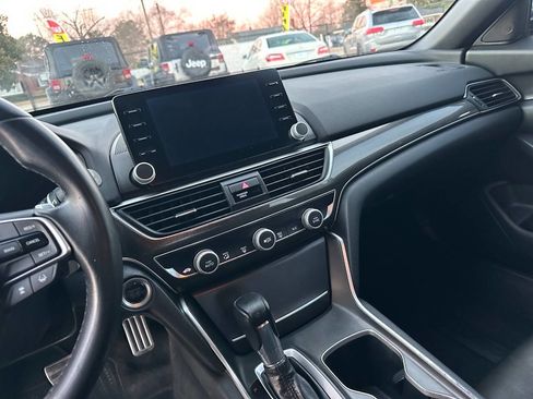 Used 2018 Honda Accord Sport image 4