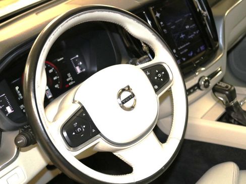 Used 2019 Volvo XC60 T5 Momentum w/ Premium Package image 69