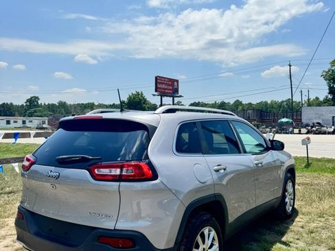 Used 2018 Jeep Cherokee Limited AWD/4WD image 9