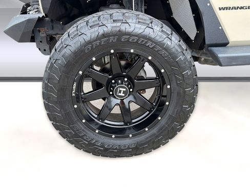 Used 2017 Jeep Wrangler Sport w/ Quick Order Package 24S AWD/4WD image 12