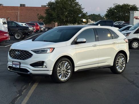 Used 2020 Ford Edge Titanium w/ Equipment Group 301A AWD/4WD image 8