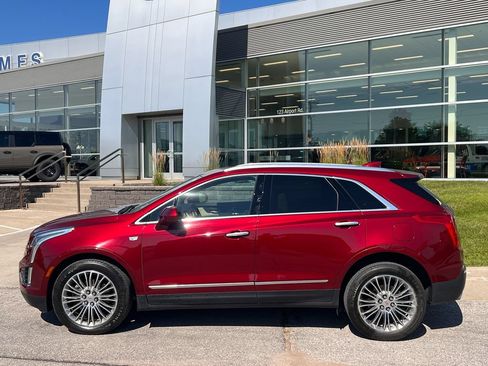 Used 2017 Cadillac XT5 Luxury w/ Driver Awareness Package AWD/4WD image 3