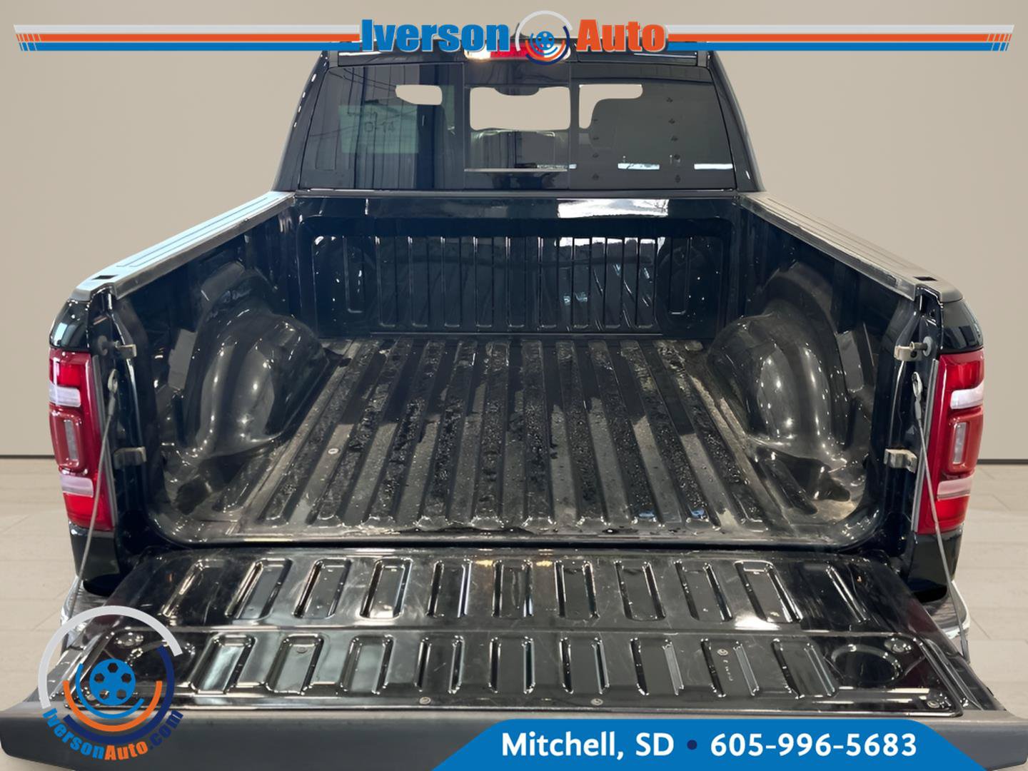 Used 2023 RAM 1500 Laramie AWD/4WD image 30