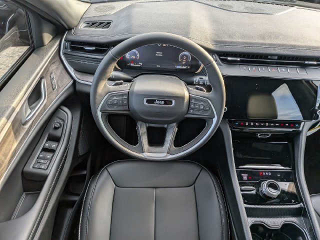 New 2027 Jeep Grand Cherokee Limited w/ Limited Altitude Package AWD/4WD image 18