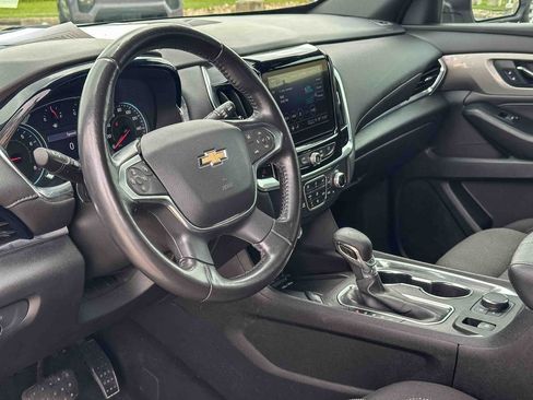Used 2022 Chevrolet Traverse LT FWD image 12