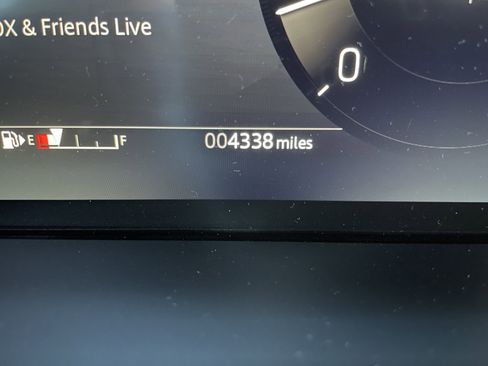 Certified 2025 Land Rover Defender 110 image 25