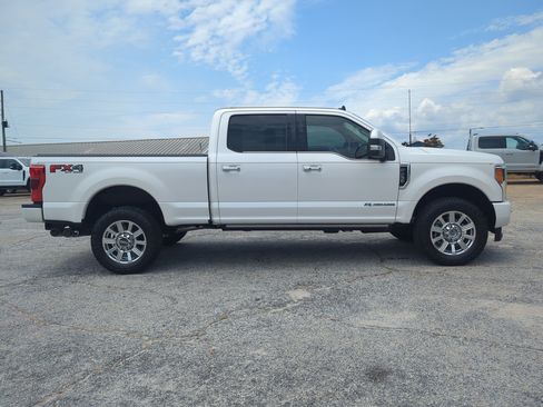 Used 2019 Ford F250 Limited AWD/4WD image 2