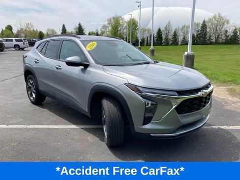 Used 2024 Chevrolet Trax LT FWD image 4