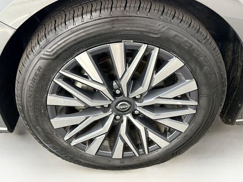 Used 2025 Nissan Altima 2.5 SV FWD image 11