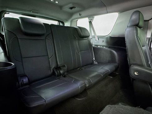 Used 2018 Chevrolet Suburban LT image 30