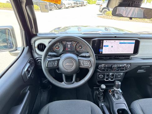 Used 2025 Jeep Wrangler Unlimited Sport AWD/4WD image 13