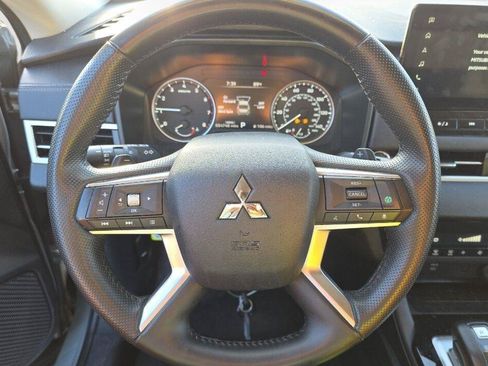 Used 2025 Mitsubishi Outlander SE AWD/4WD image 11