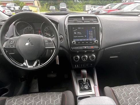 Used 2024 Mitsubishi Outlander Sport LE AWD/4WD image 14