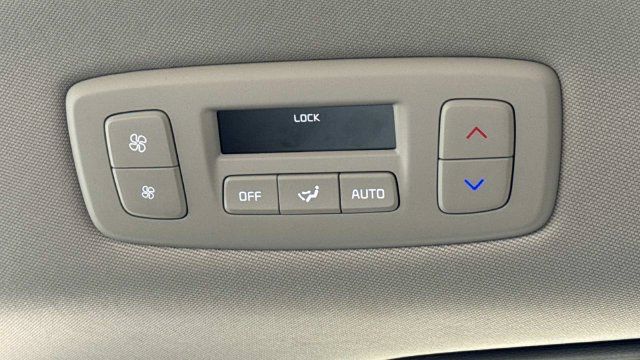 Used 2025 Kia Carnival SX FWD image 20