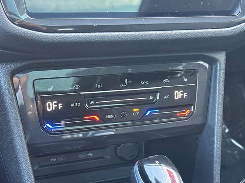 Used 2024 Volkswagen Tiguan SE image 27