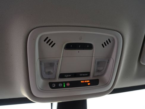 Used 2020 Chevrolet Traverse LT w/ Driver Confidence II Package image 39