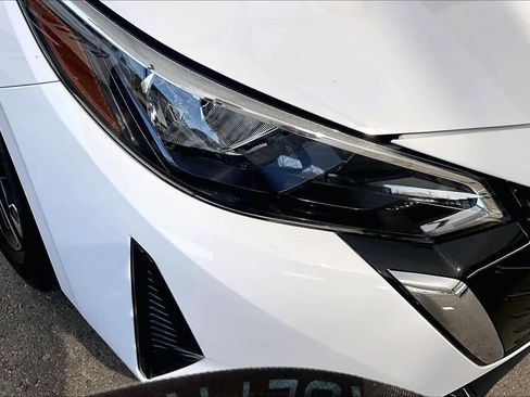 Certified 2024 Nissan Sentra SV image 27