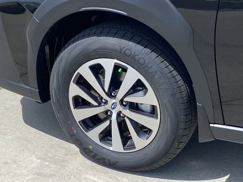 Used 2025 Subaru Outback Premium image 12