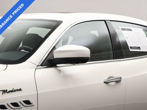 Used 2022 Maserati Quattroporte Modena Q4 image 10