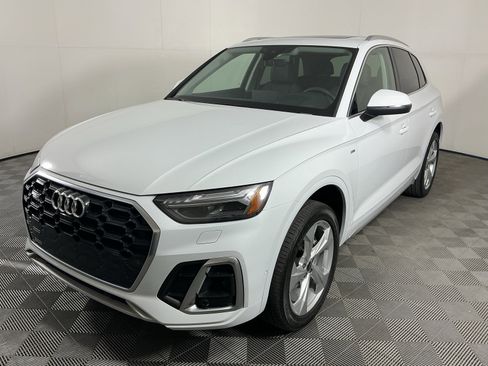 Used 2023 Audi Q5 2.0T Prestige w/ Prestige Package image 4
