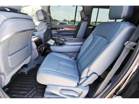 Used 2023 Jeep Grand Wagoneer Series II w/ Premium Group II AWD/4WD image 13