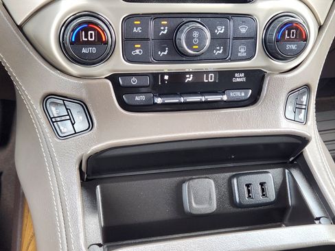 Used 2020 GMC Yukon Denali w/ Denali Premium Package RWD image 16