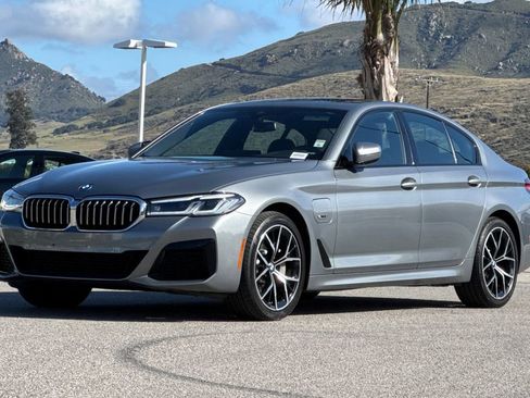 Used 2023 BMW 530e w/ M Sport Package RWD image 7