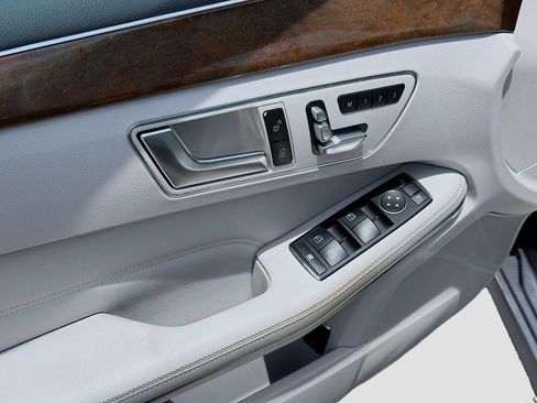 Used 2014 Mercedes-Benz E 350 4MATIC Sedan w/ Premium 1 Package image 21