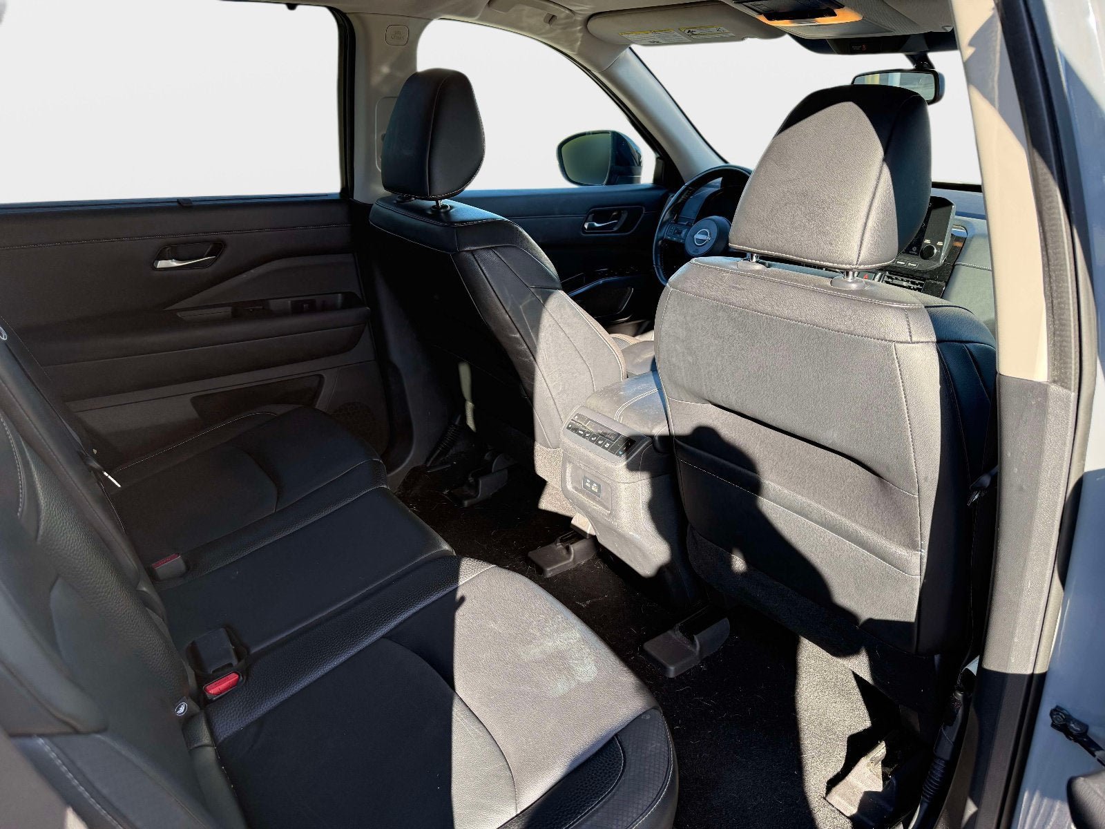 Used 2022 Nissan Pathfinder SL AWD/4WD image 12