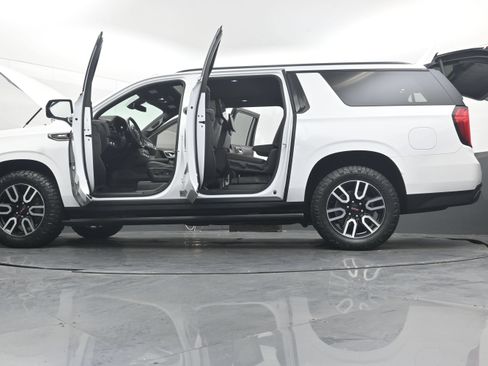 Used 2021 GMC Yukon XL AT4 w/ AT4 Premium Plus Package AWD/4WD image 43