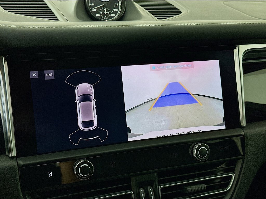 Certified 2025 Porsche Macan AWD/4WD image 17