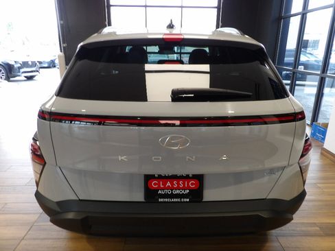 Used 2024 Hyundai Kona SEL image 7