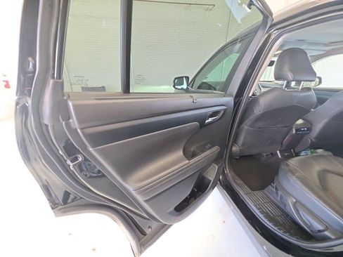 Used 2020 Toyota Highlander XLE AWD/4WD image 10
