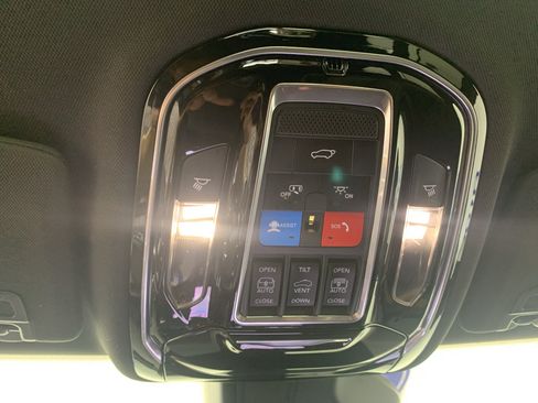 Used 2022 Jeep Grand Cherokee Summit w/ Adv Protech Group IV AWD/4WD image 27