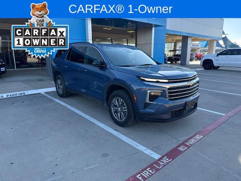 Used 2024 Chevrolet Traverse LT FWD image 2