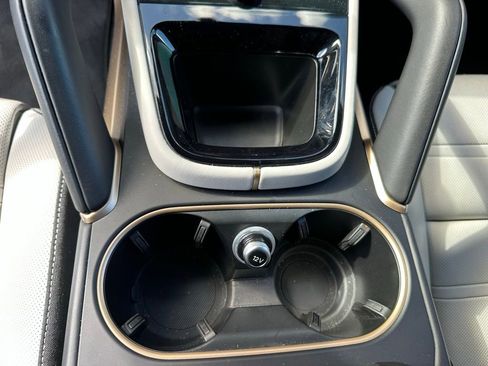 Certified 2025 Porsche Cayenne Turbo AWD/4WD image 24
