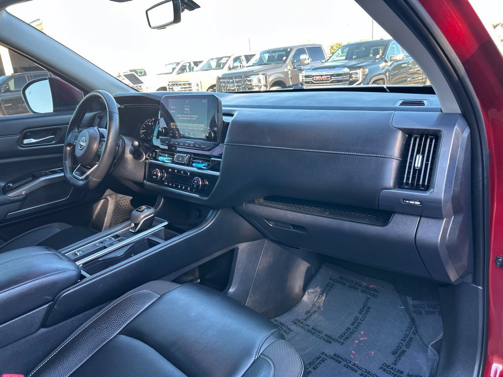 Used 2025 Nissan Pathfinder SL FWD image 43