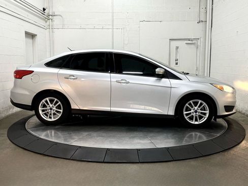 Used 2016 Ford Focus SE FWD image 9