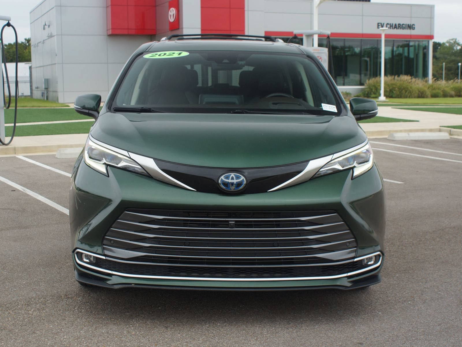 Used 2021 Toyota Sienna Platinum w/ Outdoor Package (TMS) AWD/4WD image 20